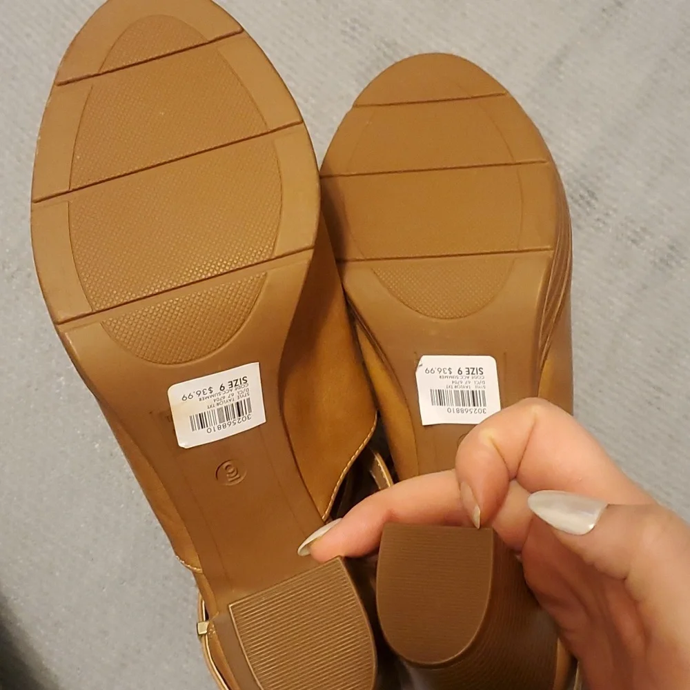Charlotte Russe Chunky Heels Tan - Picture 5 of 5